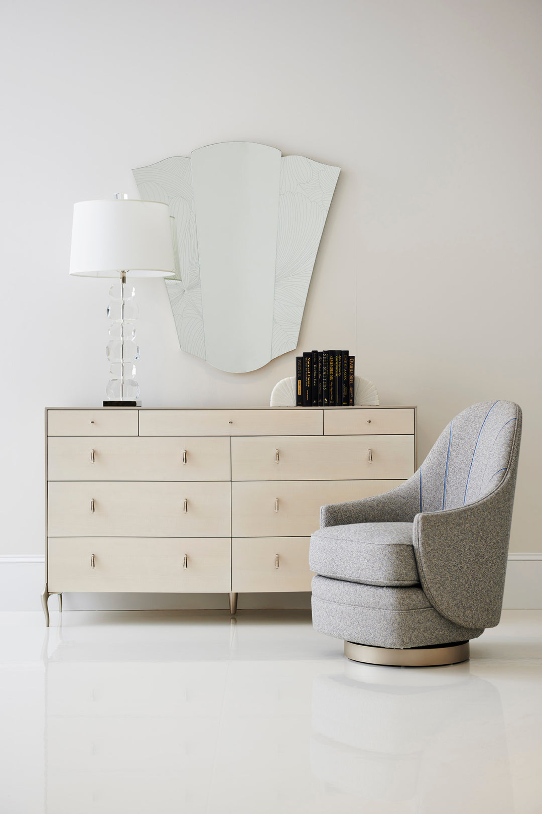 Caracole Dress To Impress Kommode   CLA-020-013 von Instylior