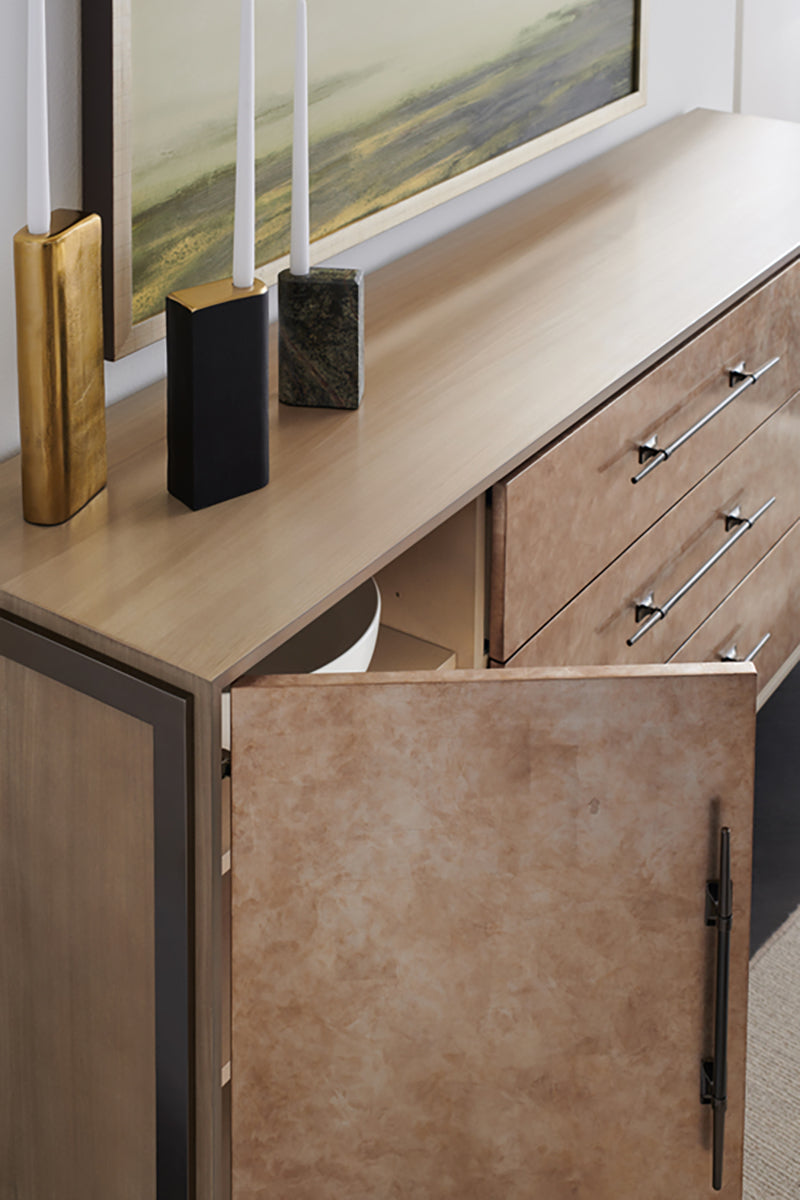 Caracole Foiled Again Sideboard   CLA-021-211 von Instylior