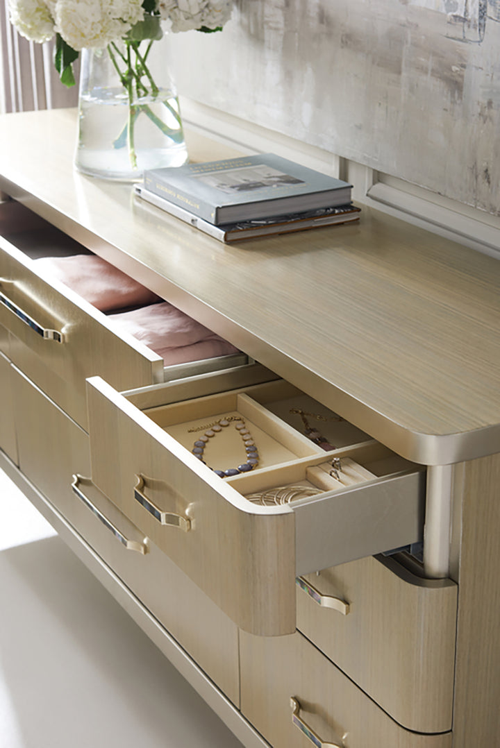 Caracole All Dressed Up Kommode   CLA-417-032 von Instylior