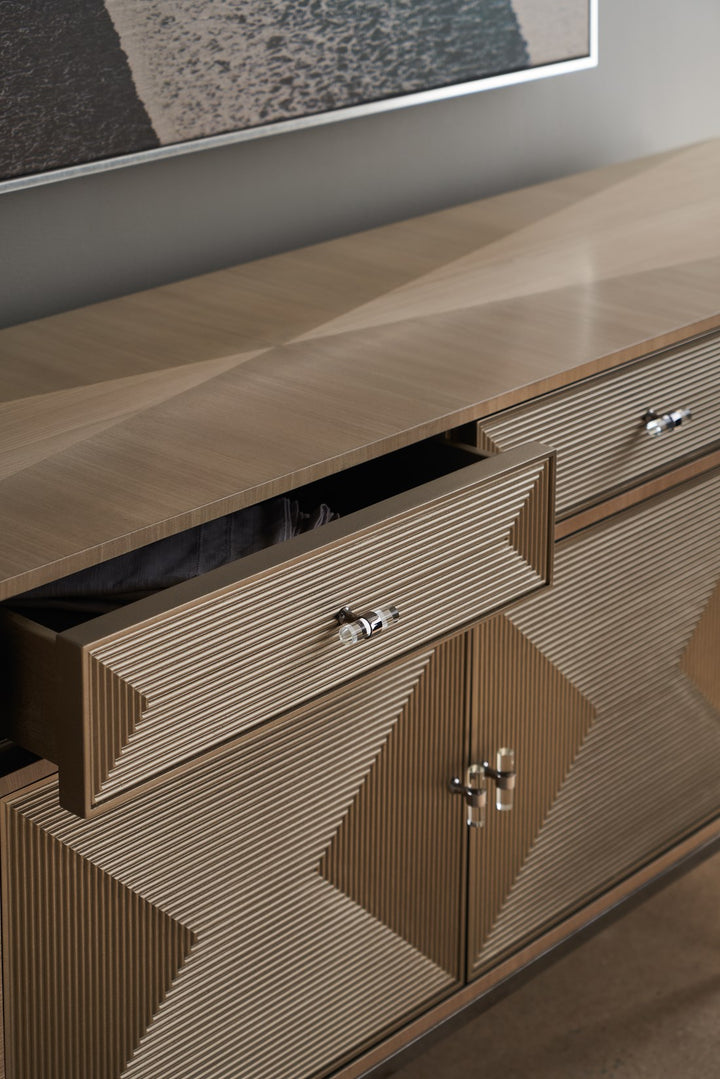 Caracole Low Rise Sideboard   CLA-422-213 von Instylior