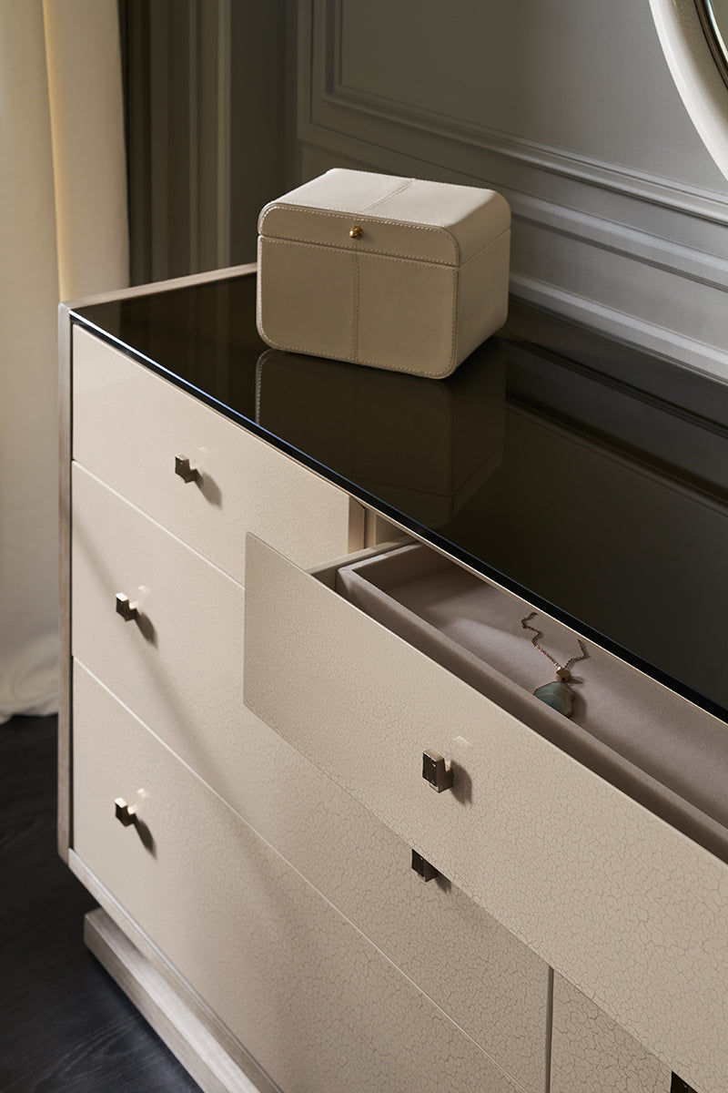 Caracole Kommode Dresser CLA-423-011 von Instylior