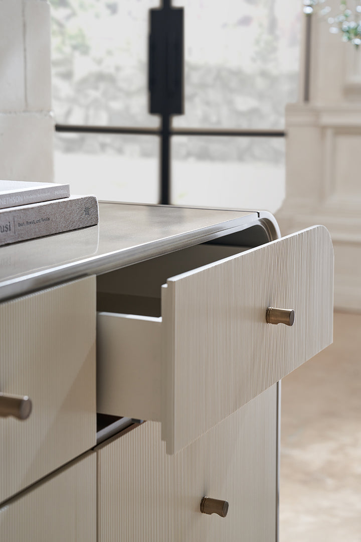 Caracole Kommode Dresser CLA-423-013 von Instylior