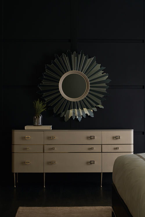 Caracole Signature Curtain Call Kommode   SIG-021-011 von Instylior