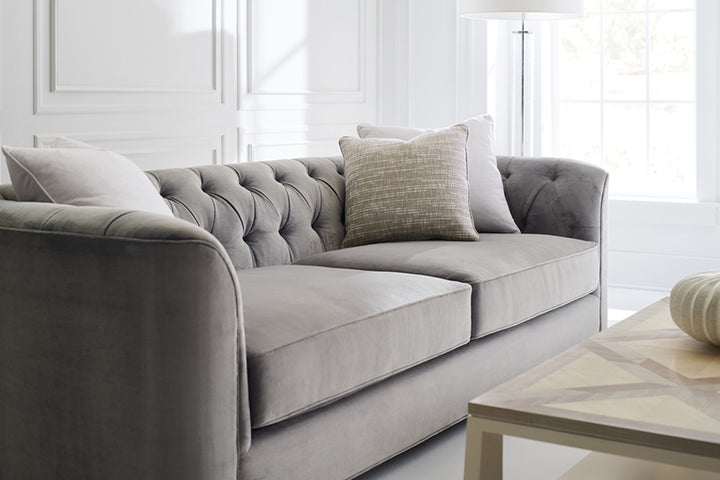 Caracole Tuft Guy Sofa   UPH-019-013-A von Instylior