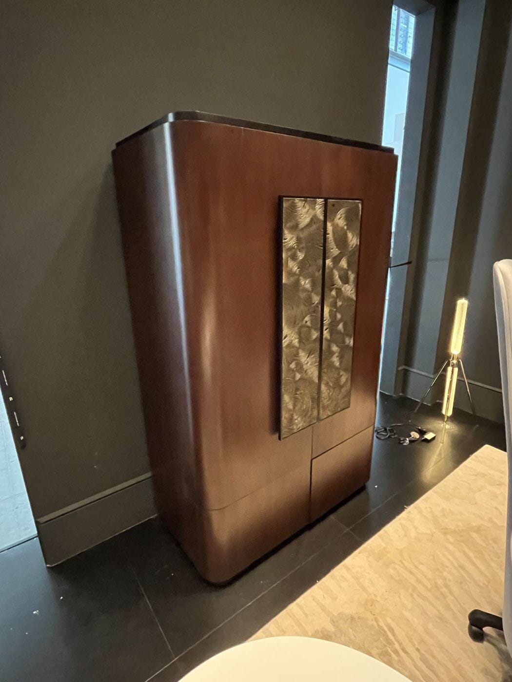 Christopher Guy exklusive Bar Barschrank 88-0038 von Instylior Bars Barschränke Christopher Guy