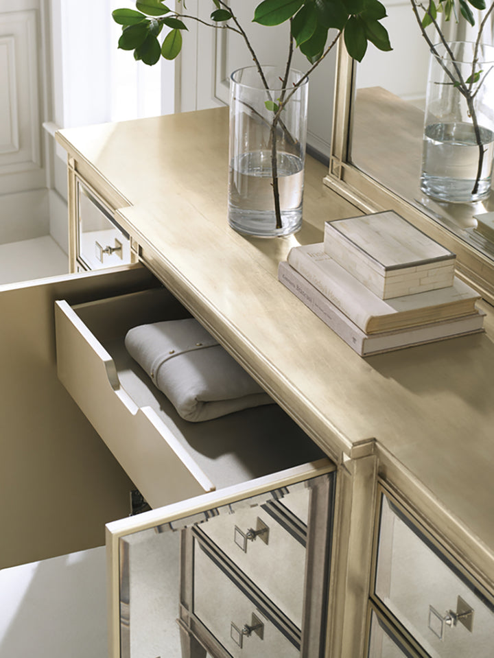 Caracole La-Dee-Dah Kommode   CLA-016-034 von Instylior