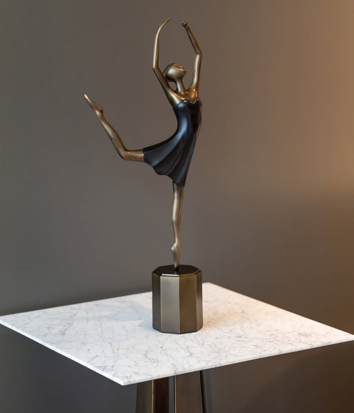 Christopher Guy elegant sculpture 46-0498 from Instylior