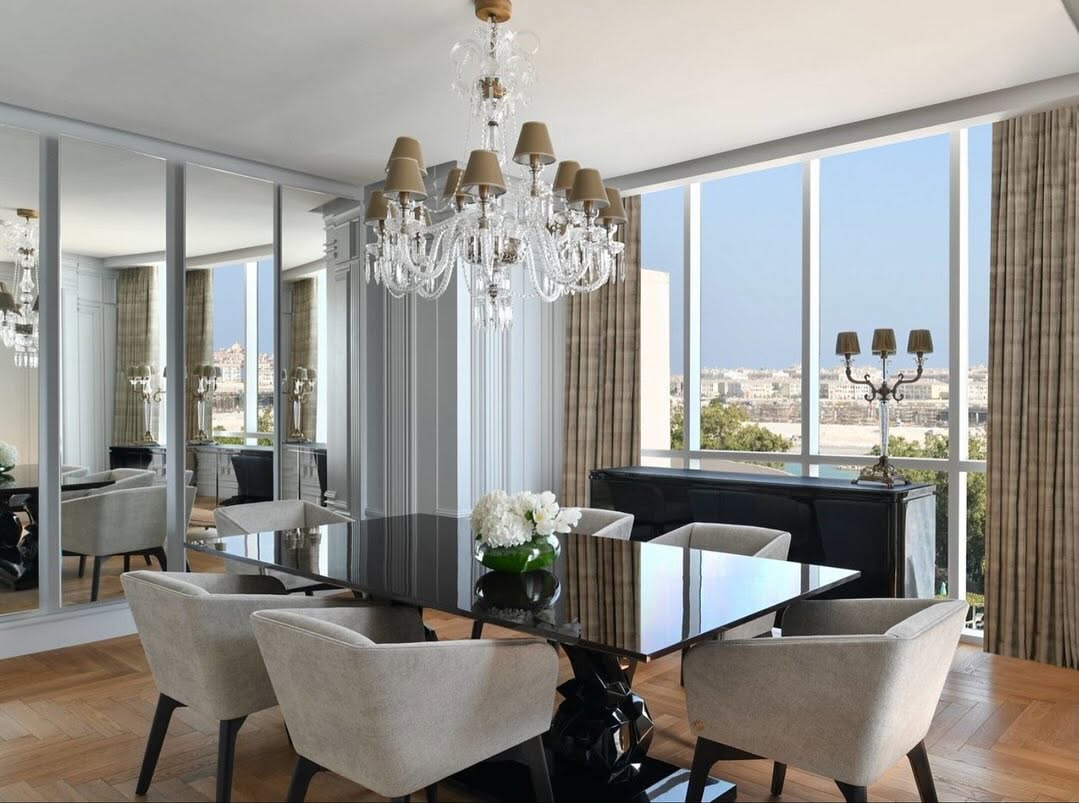 Christopher Guy elegant dining table 76-0516 from Instylior