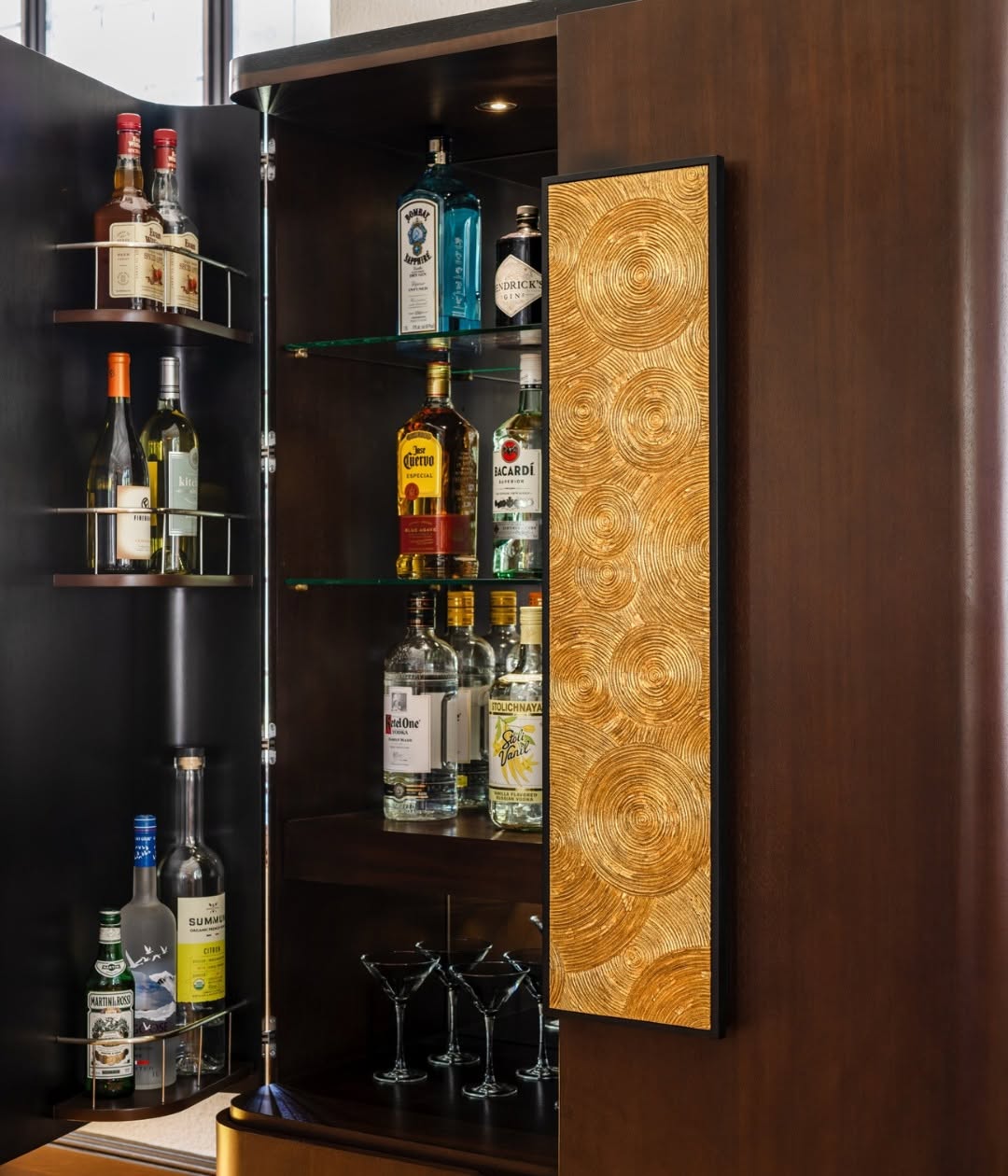 Christopher Guy exclusive bar bar cabinet 88-0038 from Instylior