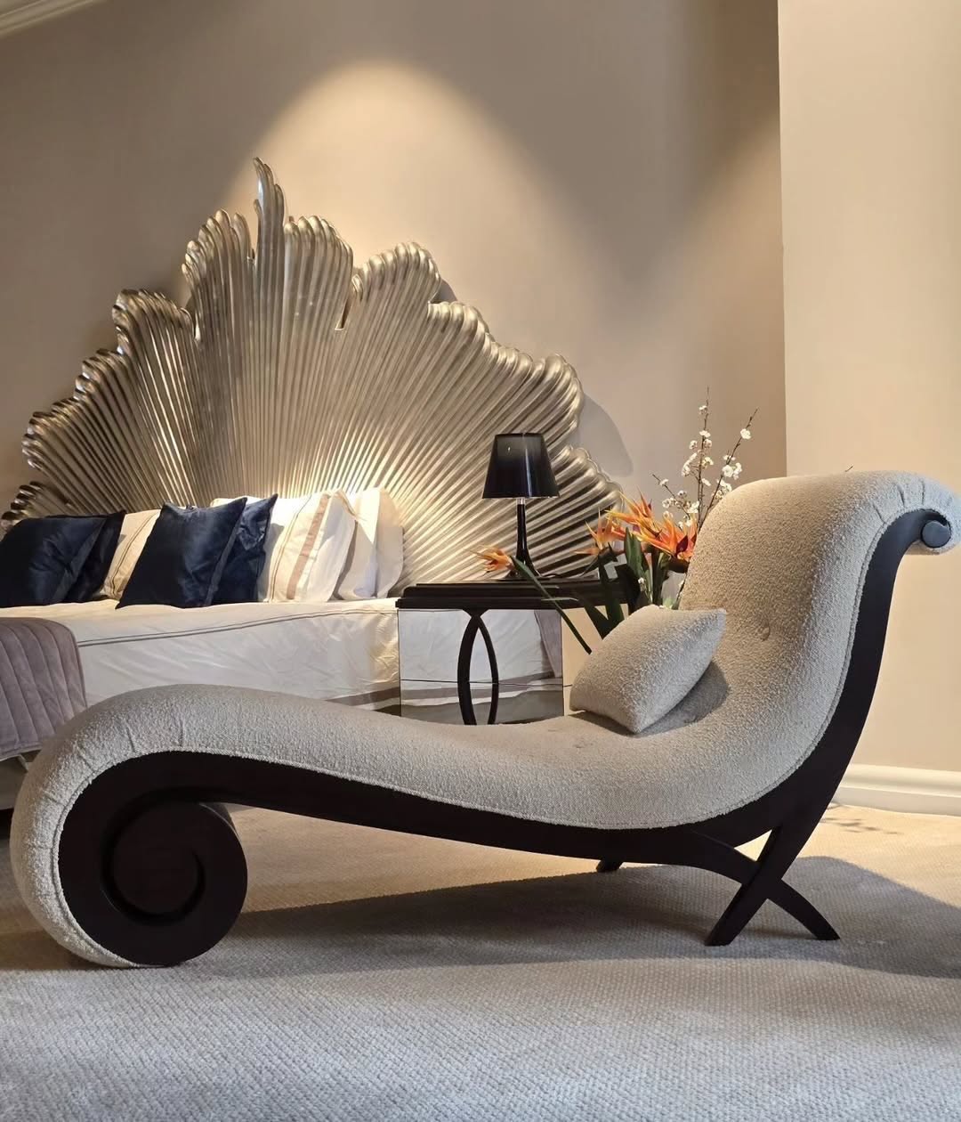 Christopher Guy elegant chaise longue canapé 60-0107 from Instylior