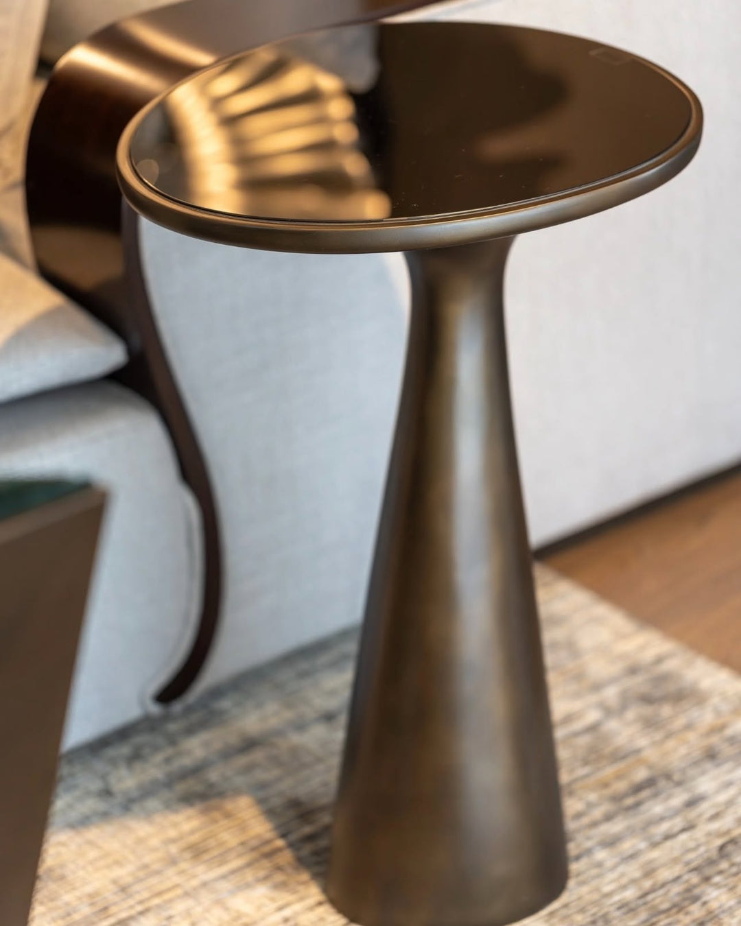 Christopher Guy elegant side table 76-0602 from Instylior