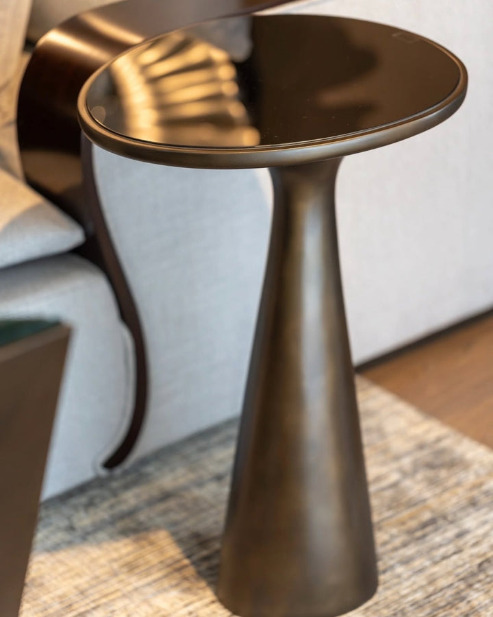 Christopher Guy elegant side table 76-0602 from Instylior