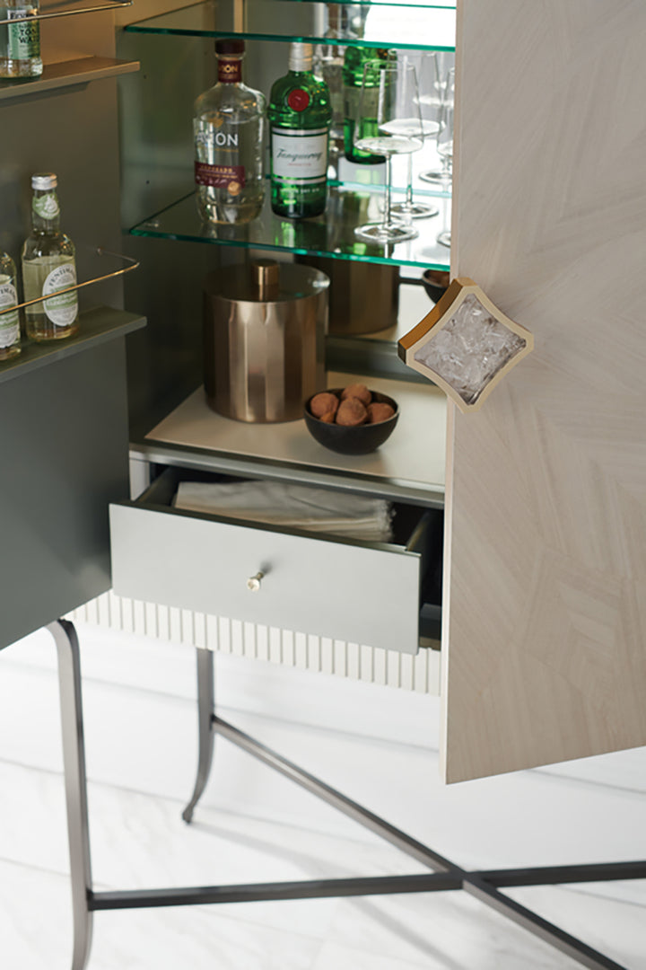 Caracole High Expectations Barschrank Bar   CLA-021-511 von Instylior