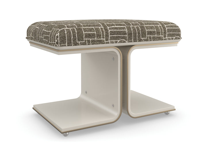 Caracole Balance Beam Hocker   CLA-022-081 von Instylior
