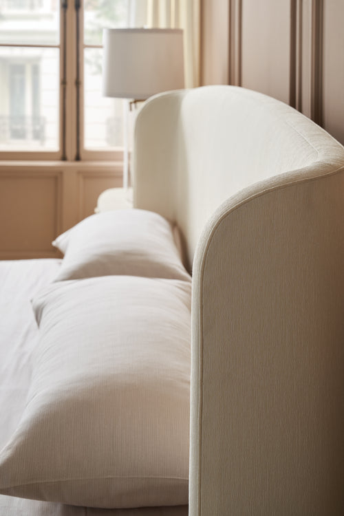 Caracole Soft Embrace Bett King   CLA-022-121 von Instylior