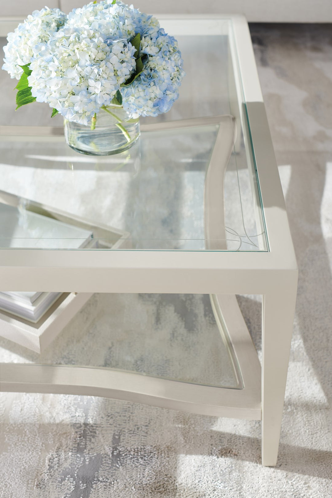 Caracole Charming Couchtisch   CLA-421-406 von Instylior