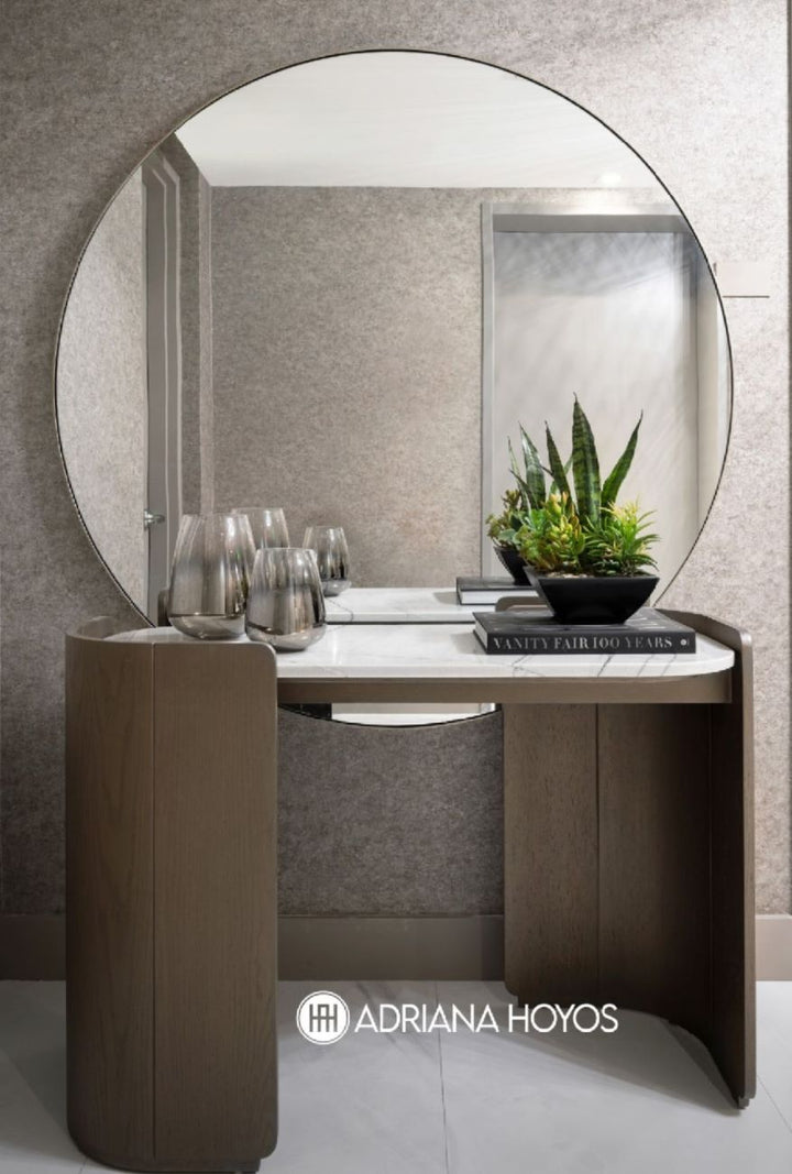 Adriana Hoyos Console GS34-101 by instylior