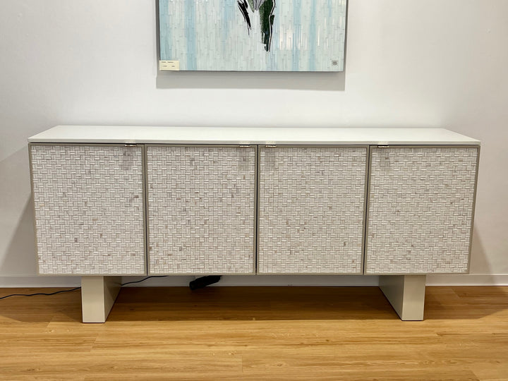 Caracole Bomb-Shell Sideboard   CLA-416-441 von Instylior