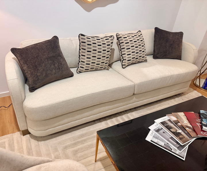 Caracole Piping Hot Sofa UPH-420-012-A from Instylior