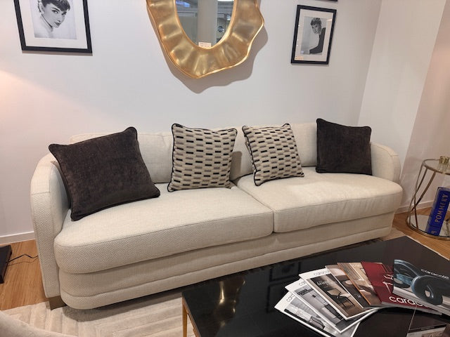 Caracole Piping Hot Sofa UPH-420-012-A from Instylior