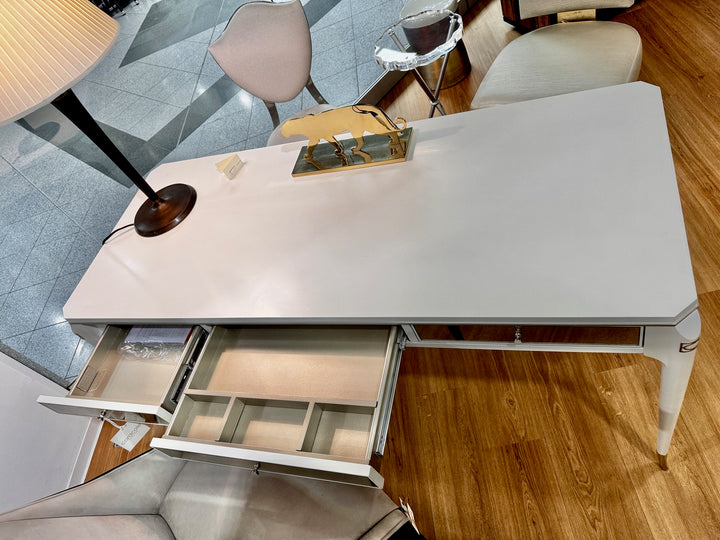 Caracole Moment Of Clarity dressing table CLA-419-451 from Instylior