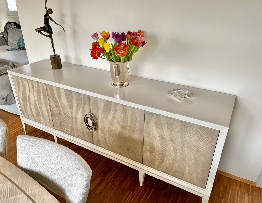 Caracole Now Streaming Media Sideboard   CLA-422-533 von Instylior