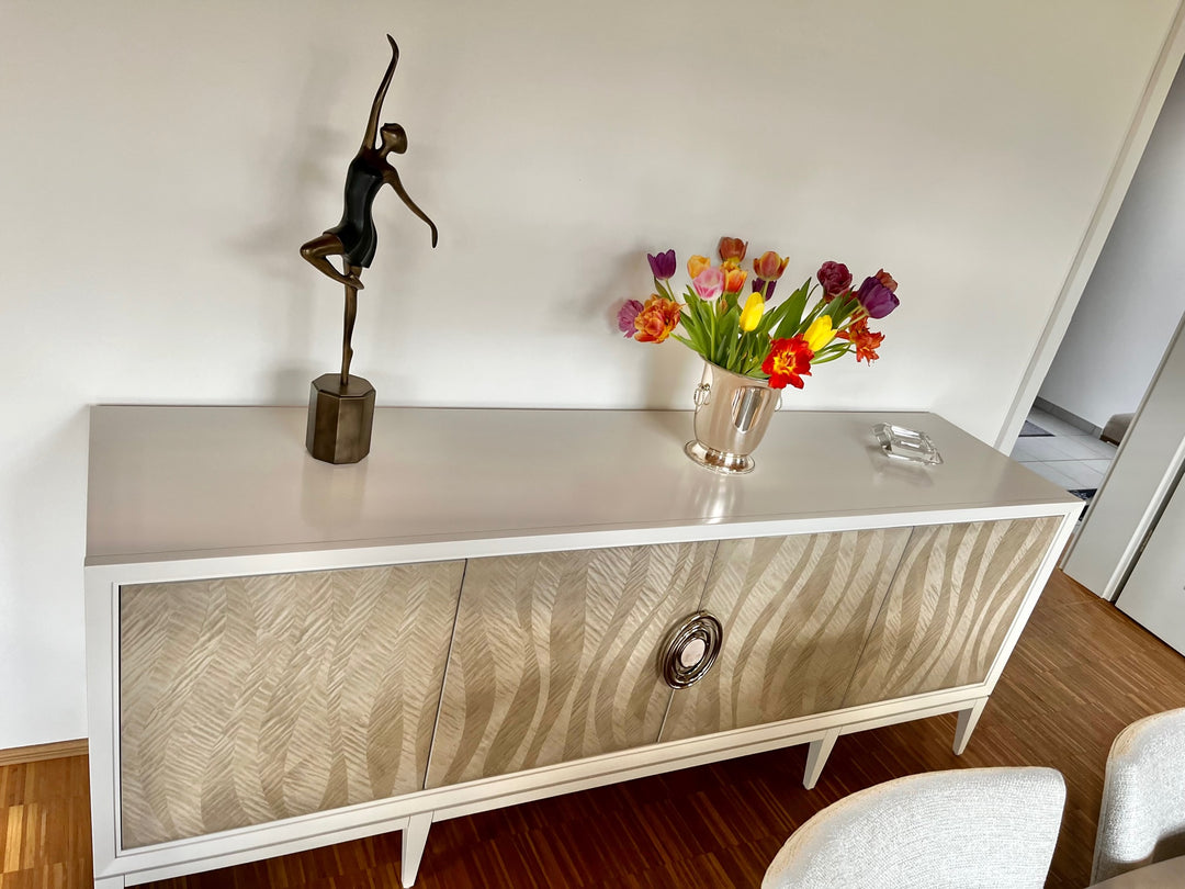 Caracole Now Streaming Media Sideboard   CLA-422-533 von Instylior