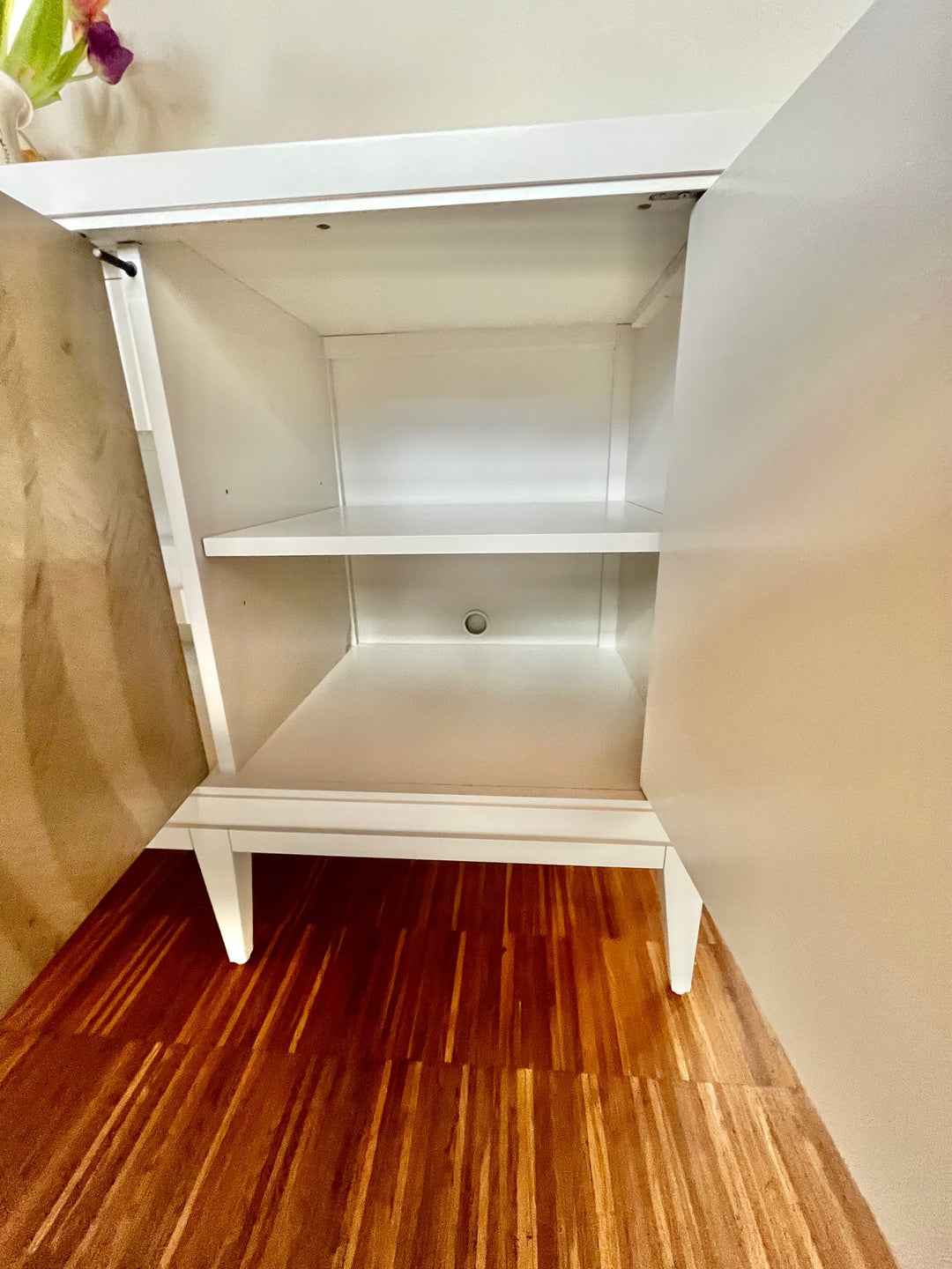 Caracole Now Streaming Media Sideboard   CLA-422-533 von Instylior