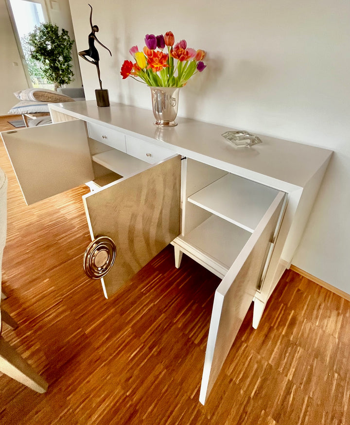 Caracole Now Streaming Media Sideboard   CLA-422-533 von Instylior