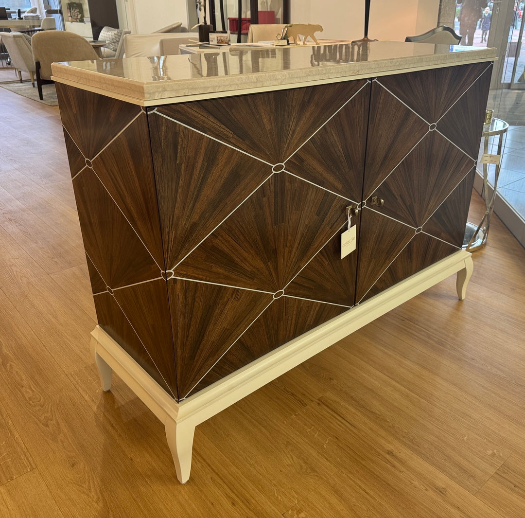 Caracole I'm a Fan Kommode Sideboard  CLA-418-462 von Instylior