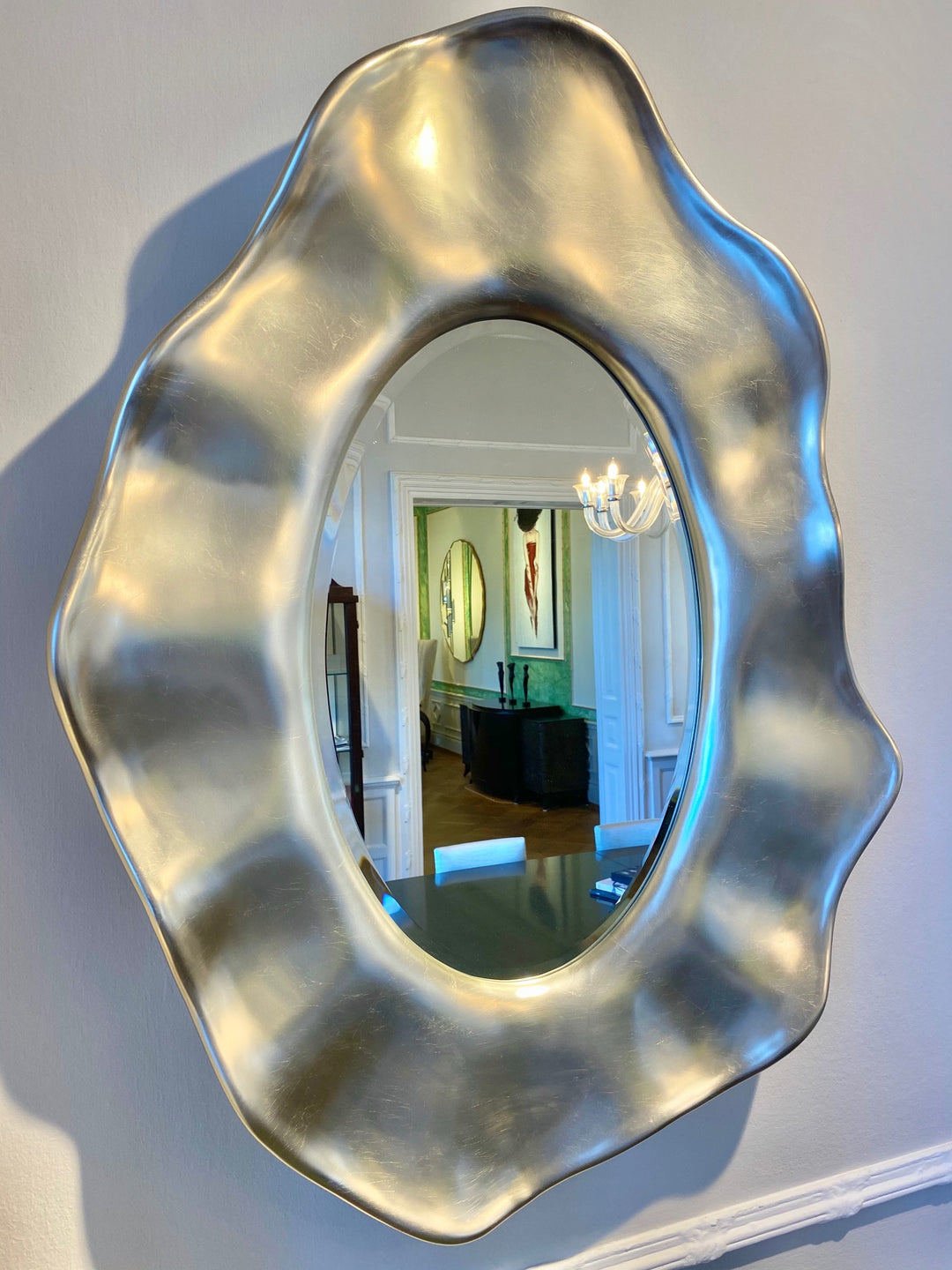 Christopher Guy handgeschnitzter Spiegel oval  50-2988 Größe (A) von Instylior