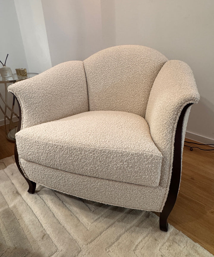 Christopher Guy elegant armchair 60-0430 from Instylior