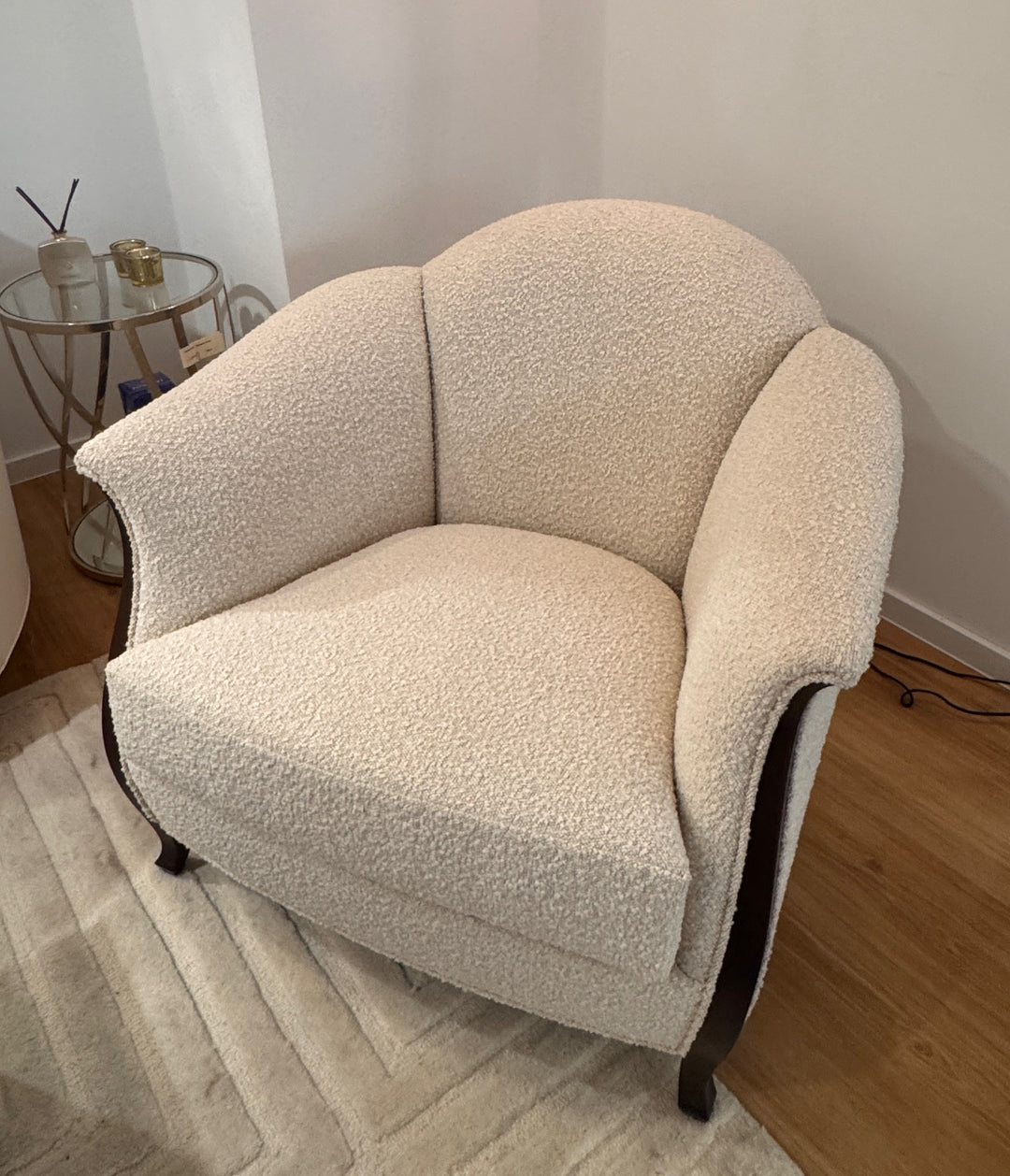 Christopher Guy elegant armchair 60-0430 from Instylior