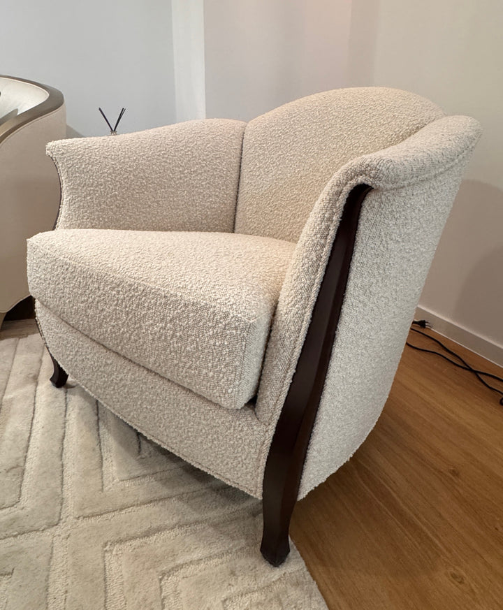 Christopher Guy elegant armchair 60-0430 from Instylior