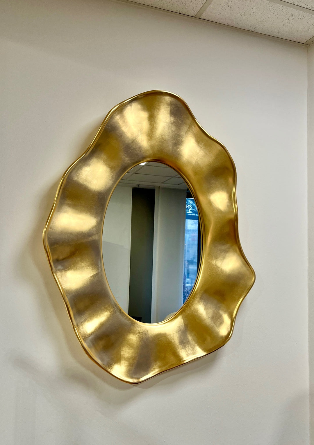 Christopher Guy handgeschnitzter Spiegel oval  50-2988 Größe (A) von Instylior