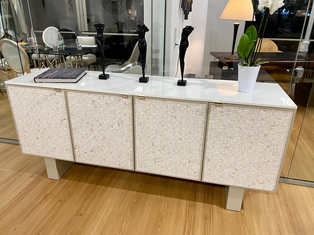 Caracole Bomb-Shell Sideboard   CLA-416-441 von Instylior