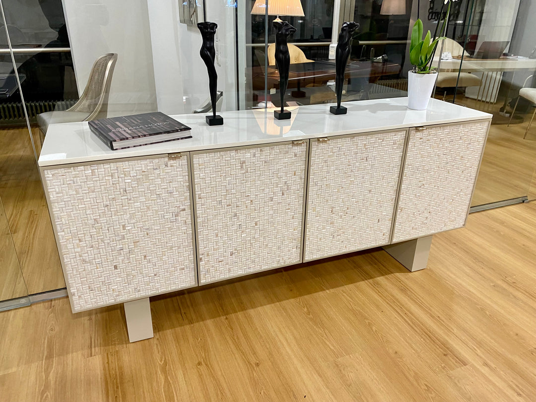 Caracole Bomb-Shell Sideboard   CLA-416-441 von Instylior