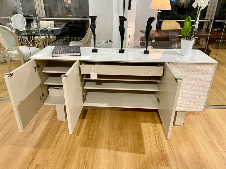 Caracole Bomb-Shell Sideboard   CLA-416-441 von Instylior