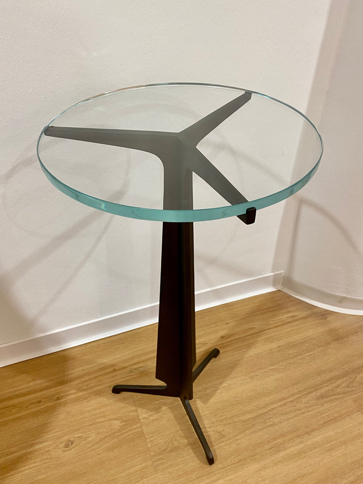 Christopher Guy handgearbeiteter Beistelltisch  76-0319  von Instylior