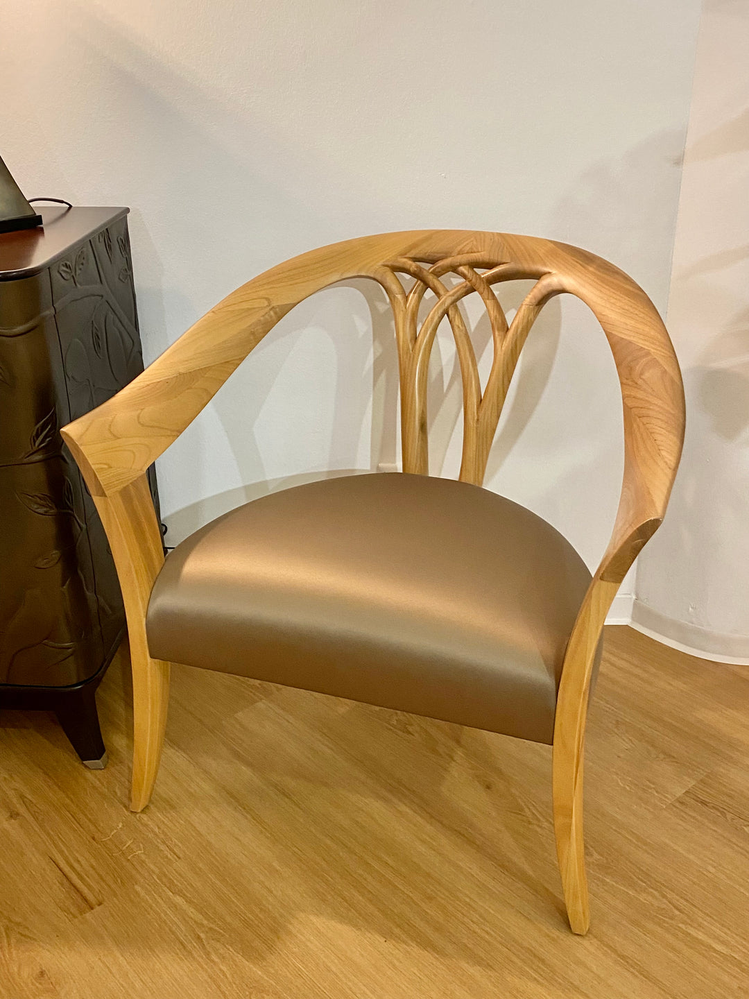 Christopher Guy hand carved lounge chair 60-0416 from Instylior