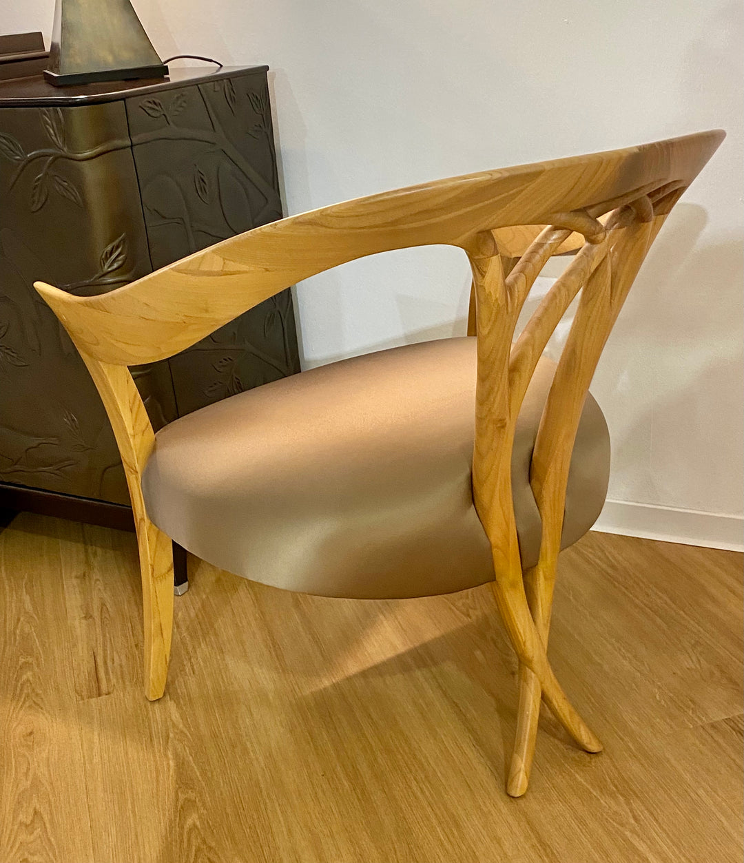 Christopher Guy hand carved lounge chair 60-0416 from Instylior