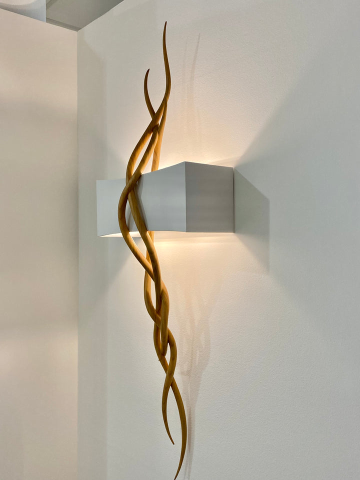 Christopher Guy hand carved wall lamp 90-0040 from Instylior