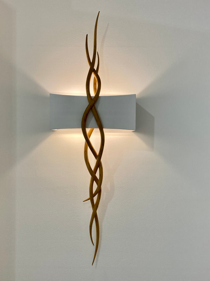 Christopher Guy hand carved wall lamp 90-0040 from Instylior