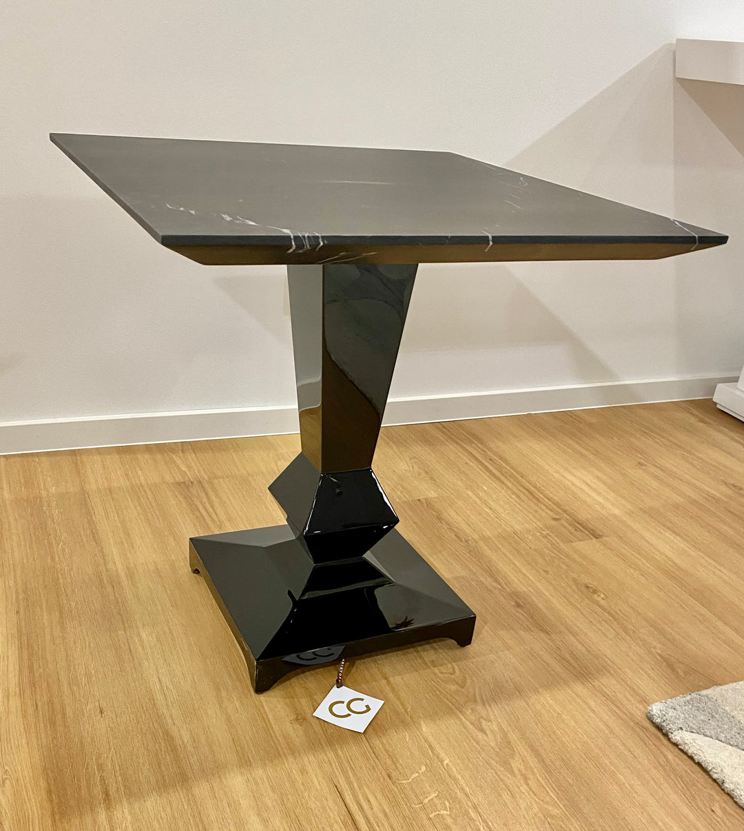 Christopher Guy elegant side table 76-0324 from Instylior