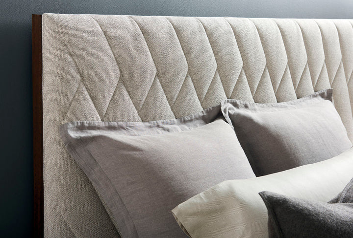 Caracole  Moderne Bett Queensize  M023-417-101 von instylior