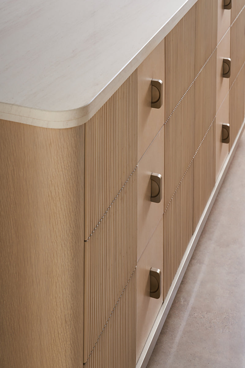 Caracole Kommode Dresser M143-022-032 von Instylior