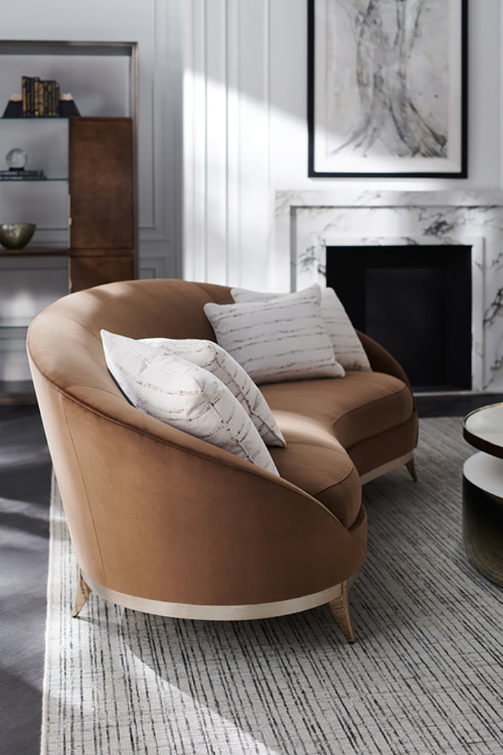 Caracole Main Event Sofa   SGU-021-011-A von Instylior