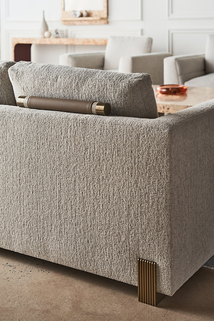 Caracole Counter Balance Sofa   UPH-022-012-A von Instylior