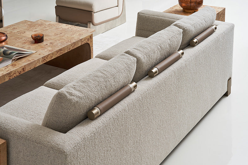 Caracole Counter Balance Sofa   UPH-022-012-A von Instylior