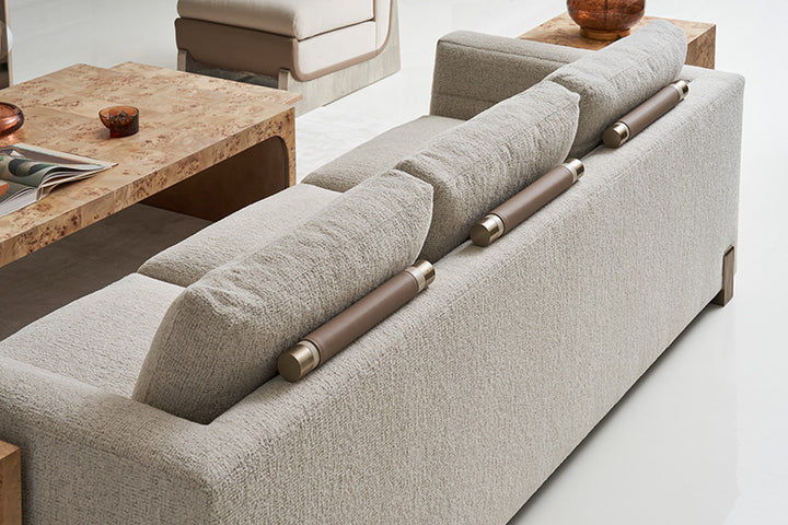 Caracole Counter Balance Sofa   UPH-022-012-A von Instylior